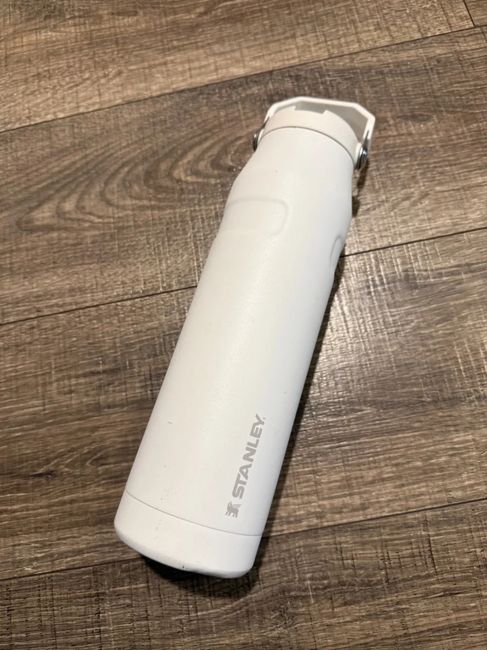 Stanley White Insulated Stainless Steel Bottle with Flip Cap 36oz - Picture 1 of 3